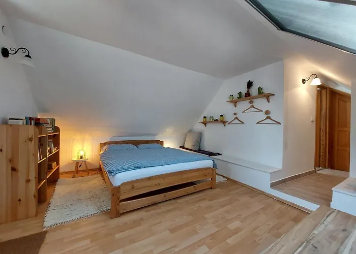 Marika Nyaralo 別荘 *